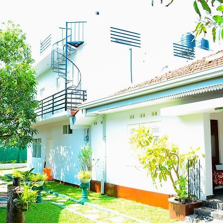 Mama Beach Villa Негомбо Екстер'єр фото